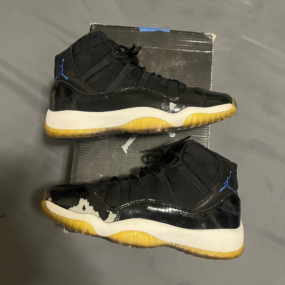 2009, Jordan 11 space jam size 6
